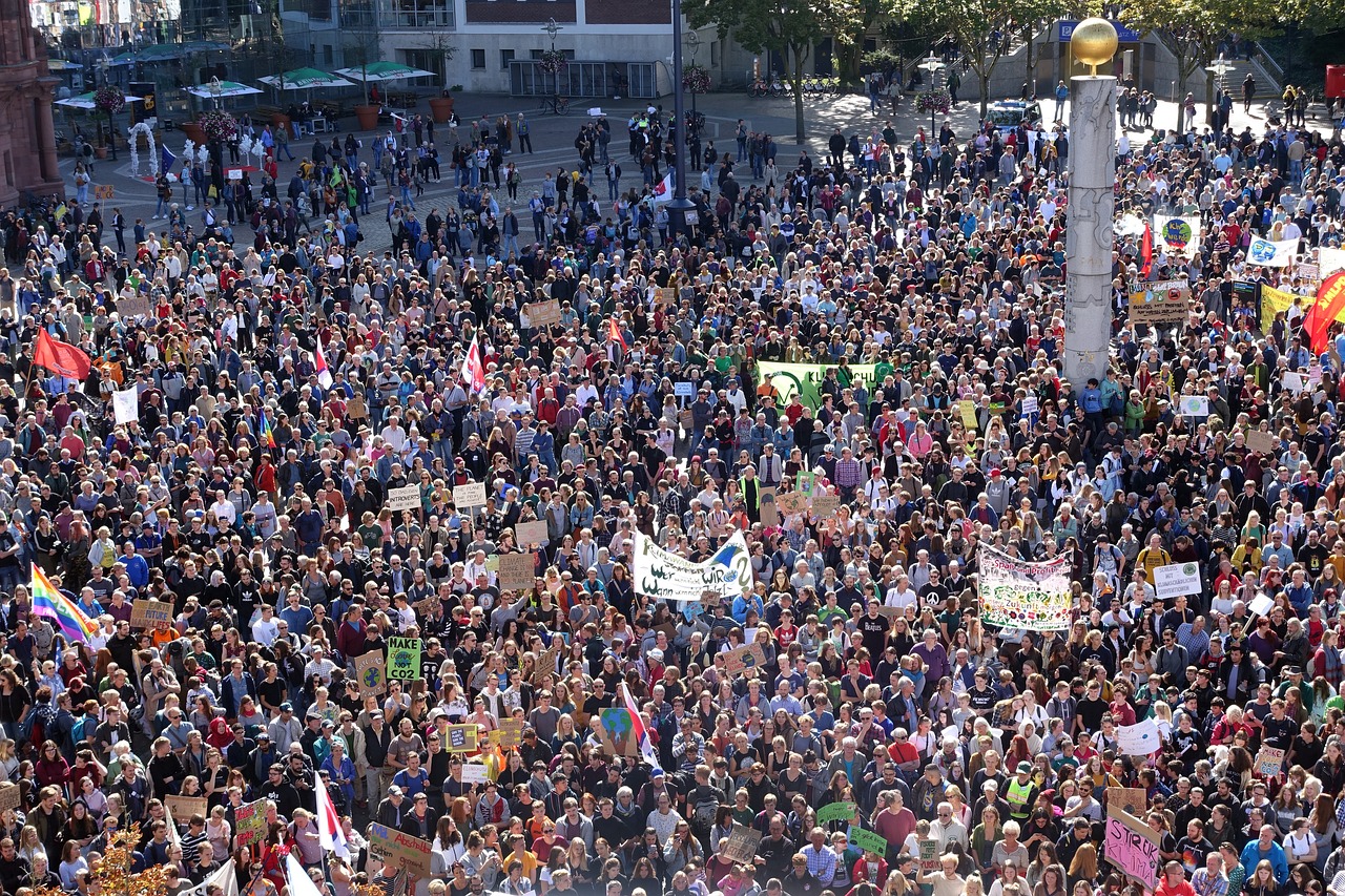 Warnung vor „Polizeistaat“: Neues Gesetz schränkt Rechte der Bürger massiv ein