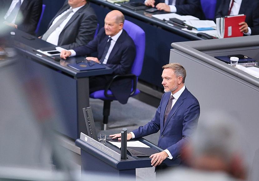 BILDKORREKTUR: Parteien läuten im Bundestag Wahlkampf ein