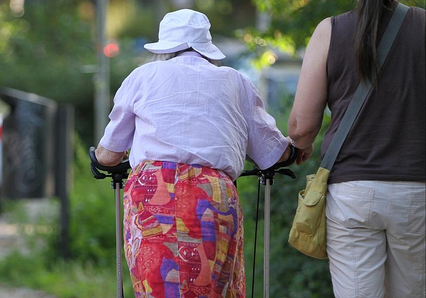 Laumann: Pflegeversicherung soll nur noch für Pflegeleistung zahlen