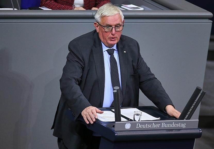 NRW-Sozialminister sieht zu hohen Akademiker-Anteil im Bundestag